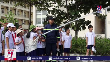 Học sinh, sinh viên Quảng Ninh hành chữa cháy