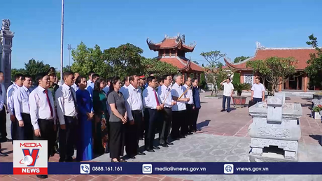 Chủ tịch nước dâng hương tại Địa điểm chiến thắng Xương Giang, Bắc Giang.