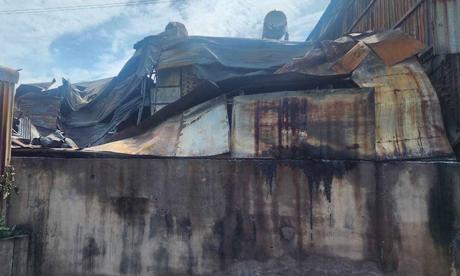 Cháy xưởng gia công ép nhựa trong đêm, 1 phụ nữ sống trong nhà bên cạnh tử vong