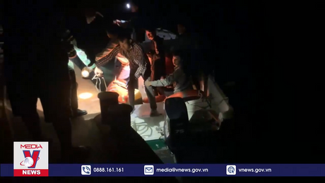 Quảng Ninh cứu thành công 4 ngư dân bị đắm tàu