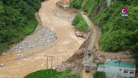 Nhanh chóng cấp điện trở lại cho người dân vùng mưa lũ 