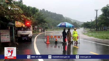 Cấm phương tiện lưu thông qua đèo Hải Vân do sạt lở