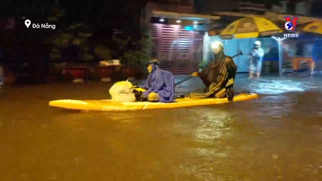 Mưa lớn, Đà Nẵng phố biến thành sông