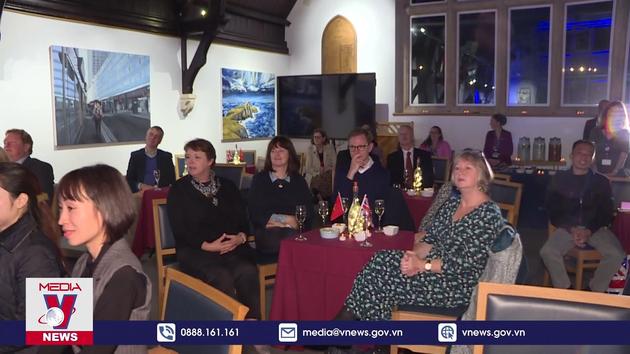 Học sinh Việt Nam biểu diễn hòa nhạc tại Anh