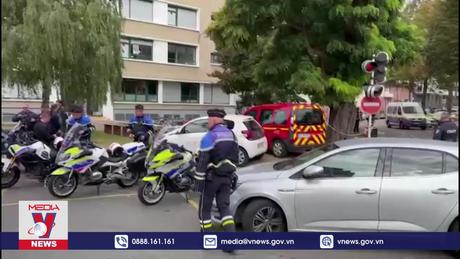 Tấn công bằng dao tại trường học Pháp