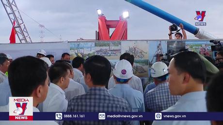 Thủ tướng dự lễ hợp long cầu Mỹ Thuận 2 