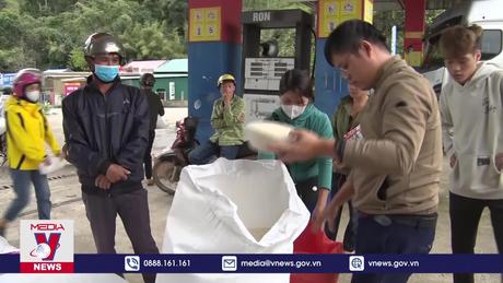 Cao Bằng tiếp nhận và cấp phát gạo cứu trợ