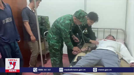 Quảng Bình cứu thành công 10 ngư dân gặp nạn