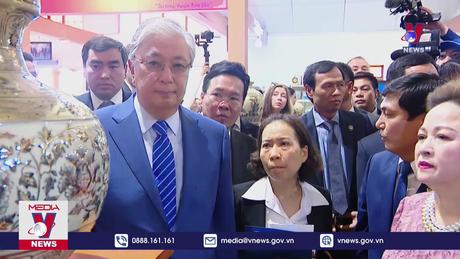 Chủ tịch nước và Tổng thống Kazakhstan thăm làng nghề gốm Chu Đậu
