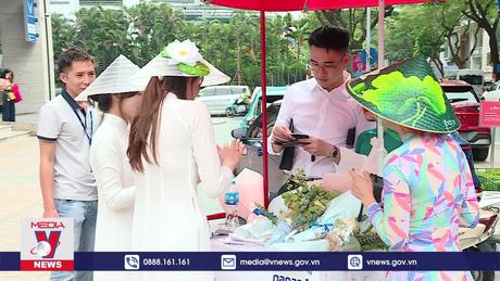 Chạm để thanh toán, gửi yêu thương