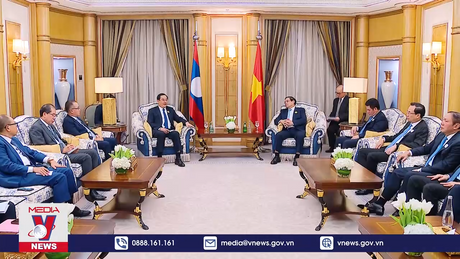 Thủ tướng Phạm Minh Chính gặp Thủ tướng Lào 