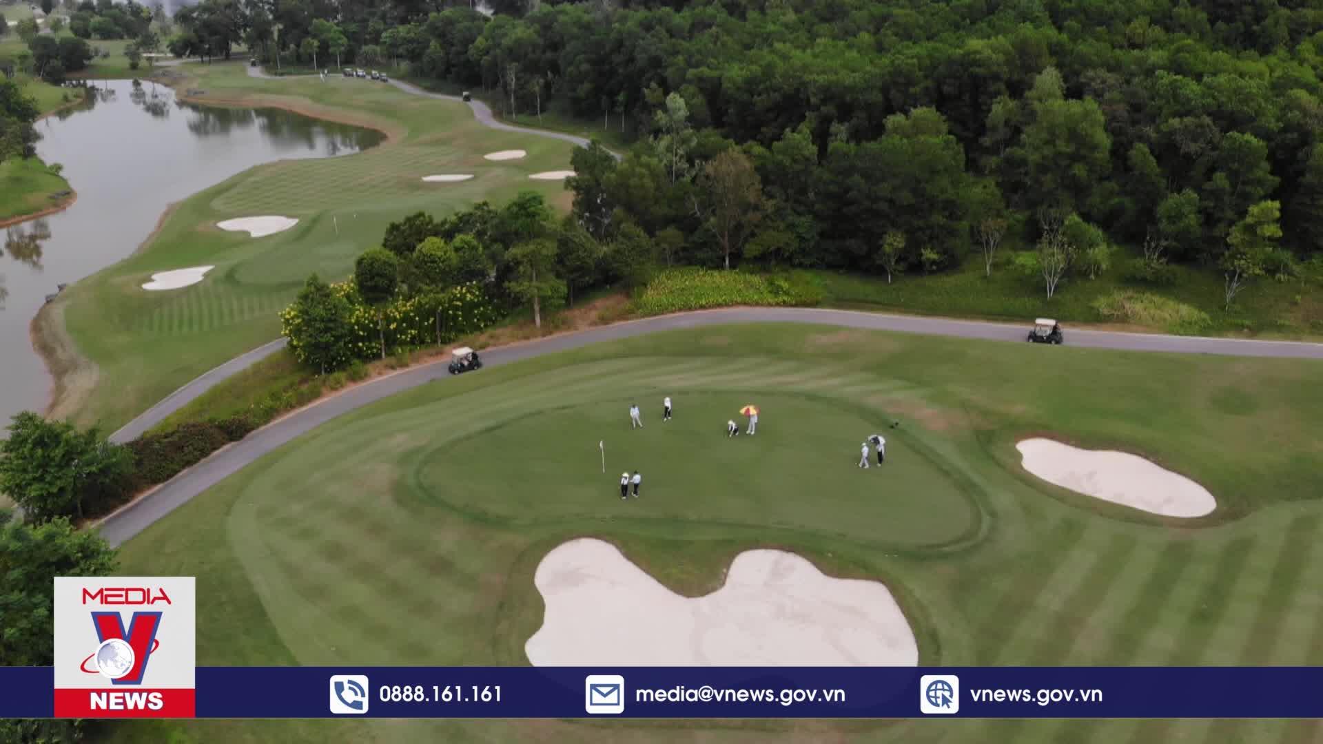 Khởi tranh Giải golf từ thiện Swing for the Kids