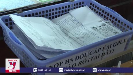 Giảm phí đổi giấy phép lái xe, cấp hộ chiếu trực tuyến