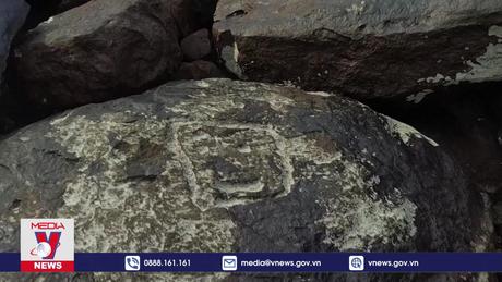 Phát lộ nhiều hình khắc cổ trên đá ở đáy sông Amazon