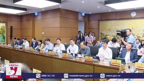 Quốc hội thảo luận tại tổ và hội trường đánh giá về phát triển kinh tế xã hội