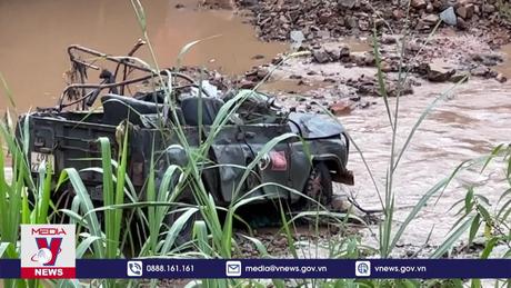 Tìm thấy thi thể 4 du khách đi trên xe jeep bị lũ cuốn trôi