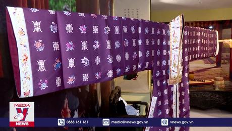 Tôn vinh áo dài ngũ thân truyền thống