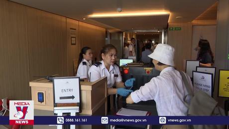 Quảng Ninh đón 2 tàu du lịch biển trong mùa mới