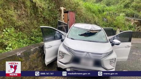 Đá lăn đè tử vong lái xe đoạn qua sông Nho Quế