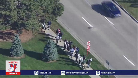 Công nhân tập đoàn Stellantis trở lại làm việc sau đình công