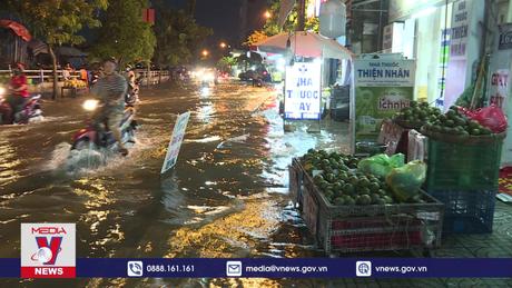 Triều cường rằm tháng 9 gây ngập nhiều nơi ở TP.HCM