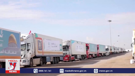 Đoàn xe cứu trợ quy mô lớn tiến vào Dải Gaza