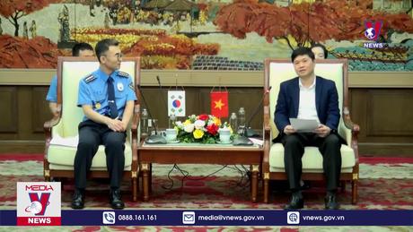 Tàu huấn luyện của Hàn Quốc thăm Hải Phòng