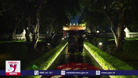 Tour đêm thâm trầm và tinh tế ở Văn Miếu - Quốc Tử Giám