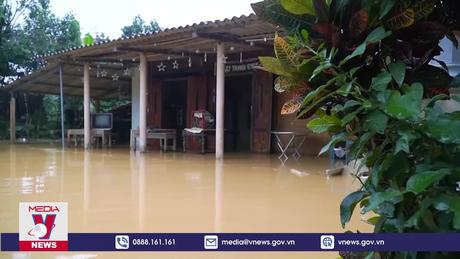 Nhiều khu vực hạ du tại Hà Tĩnh vẫn ngập trong lũ