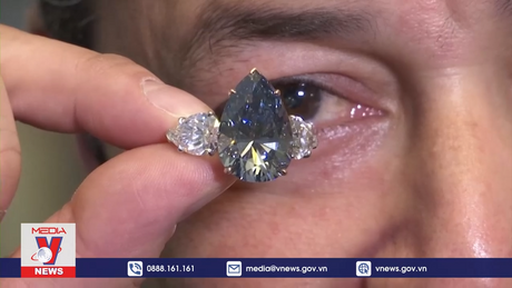 Đấu giá viên kim cương xanh quý hiếm