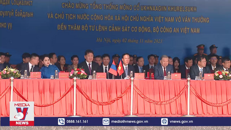 Tổng thống Mông Cổ thăm Bộ Tư lệnh Cảnh sát Cơ động