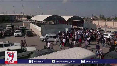 Hàng trăm người nước ngoài được sơ tán từ Gaza vào Ai Cập