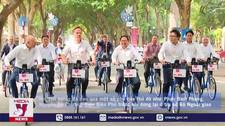 Hai Thủ tướng Việt Nam và Hà Lan cùng đạp xe, ngắm Hà Nội vào thu