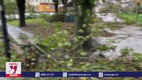 Người dân châu Âu bị ảnh hưởng do bão Ciaran