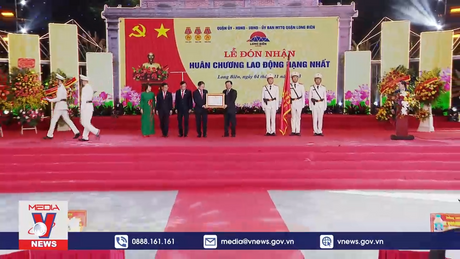 Quận Long Biên đón nhận Huân chương Lao động hạng Nhất