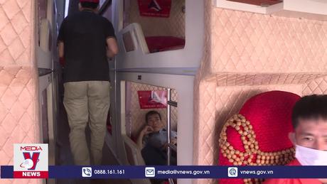 Không lắp đặt giường nằm 2 tầng lên xe chở người