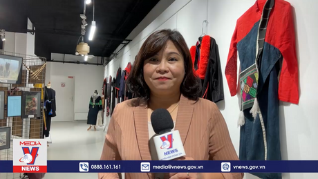 Triển lãm trang phục dân tộc Việt Nam tại Pháp