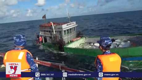 Cứu sống 01 cháu bé trai cùng 05 thuyền viên tàu cá bị chìm trên vùng biển Côn Đảo