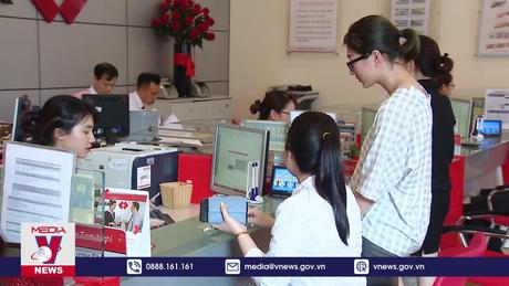 Các ngân hàng đồng loạt hạ lãi suất gửi tiết kiệm