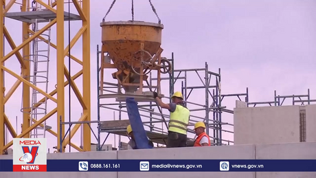 Đức công bố gói cứu trợ khổng lồ nhằm giảm thuế điện