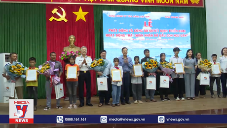 Hải quân nhận đỡ đầu con ngư dân tại Thanh Hóa