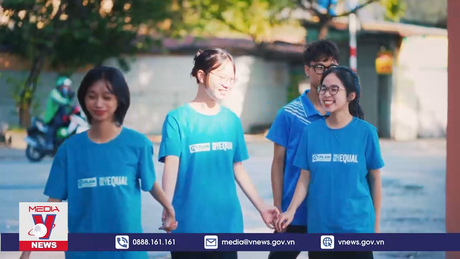 Trả lại những nụ cười vô tư cho trẻ em gái