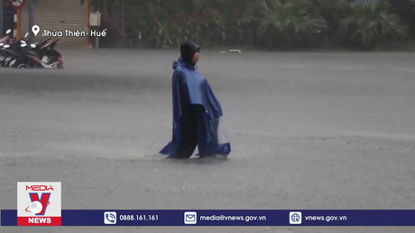 Thừa Thiên – Huế mưa trắng trời, nhiều khu vực bị ngập sâu