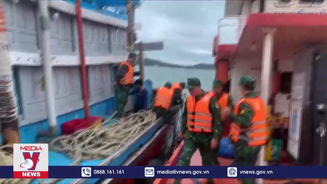 Cứu hộ thành công 11 thuyền viên tàu cá bị nạn trên vùng biển Cô Tô