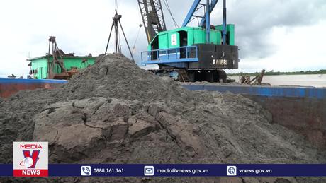 Những câu hỏi xung quanh đấu giá cao bất thường