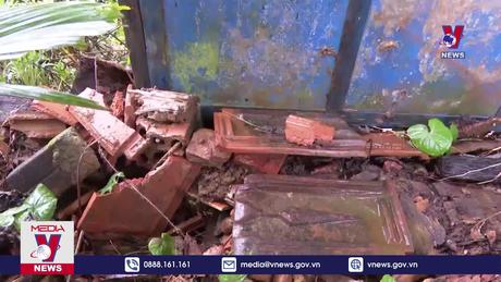 Cần sớm xây dựng tuyến kè kiên cố để đảm bảo an toàn cho người dân 