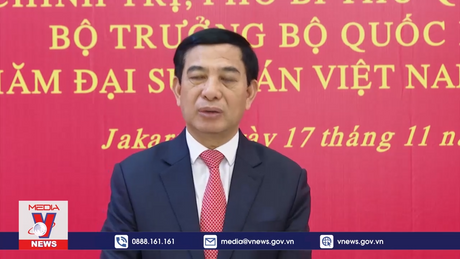 Bộ Trưởng Phan Văn Giang thăm các cán bộ Việt Nam tại Indonesia