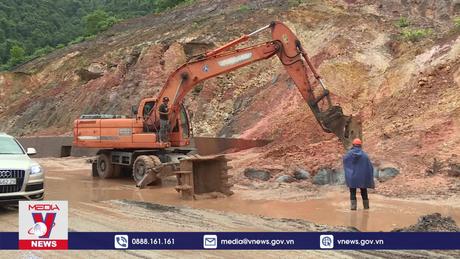Khắc phục sạt lở cao tốc La Sơn - Túy Loan