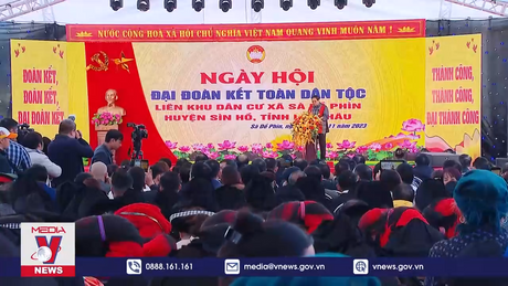 Thủ tướng dự Ngày hội Đại đoàn kết tại Lai Châu