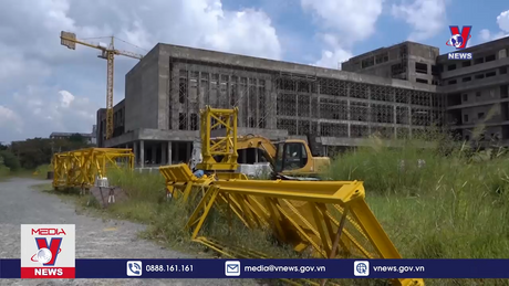 Bệnh viện mới “đắp chiếu” trong khi bệnh viện cũ quá tải